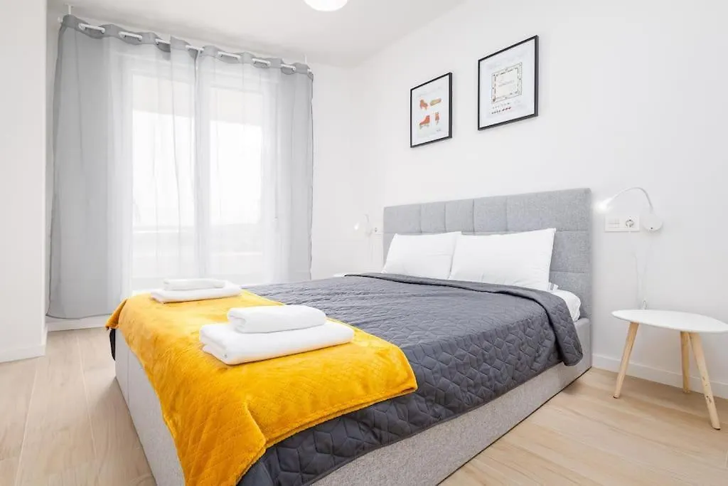 Modern 2 Bedroom Apt Rooftop Pool + Gym Rdr328 Marbella Apartment